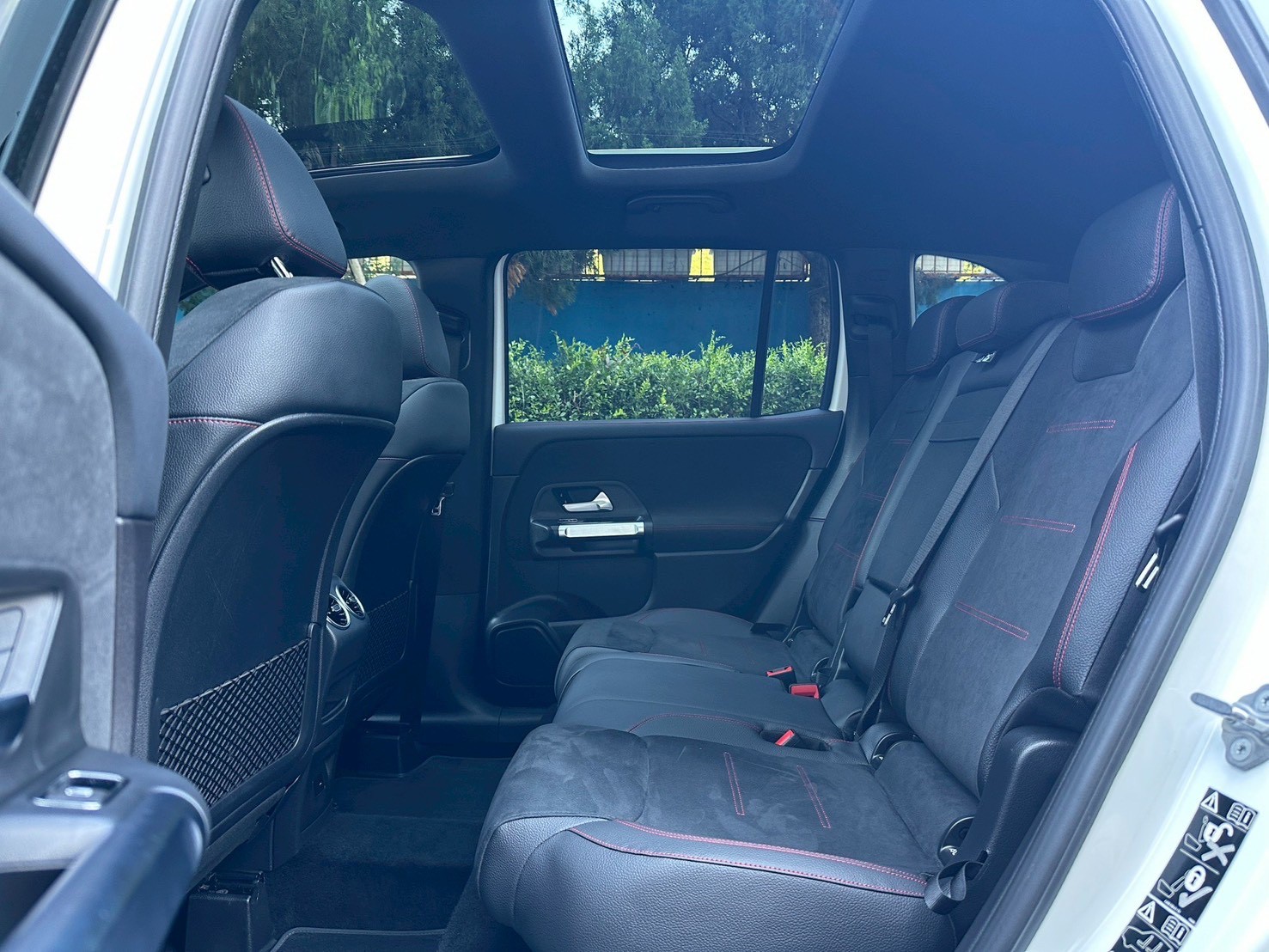 2021 M-Benz GLB 250 AMG 4MATIC 數位白