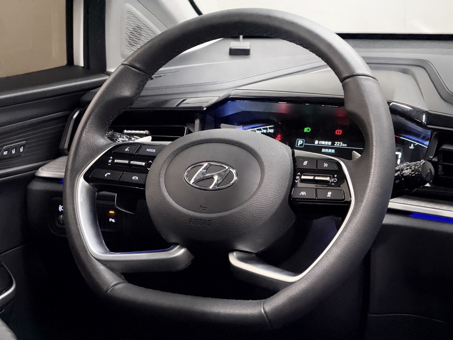2025 Hyundai Custin GLT-B 鑽石白
