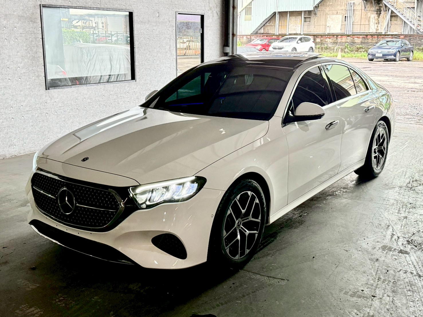 2025 M-Benz E-Class Sedan E200 Luxury 極地白