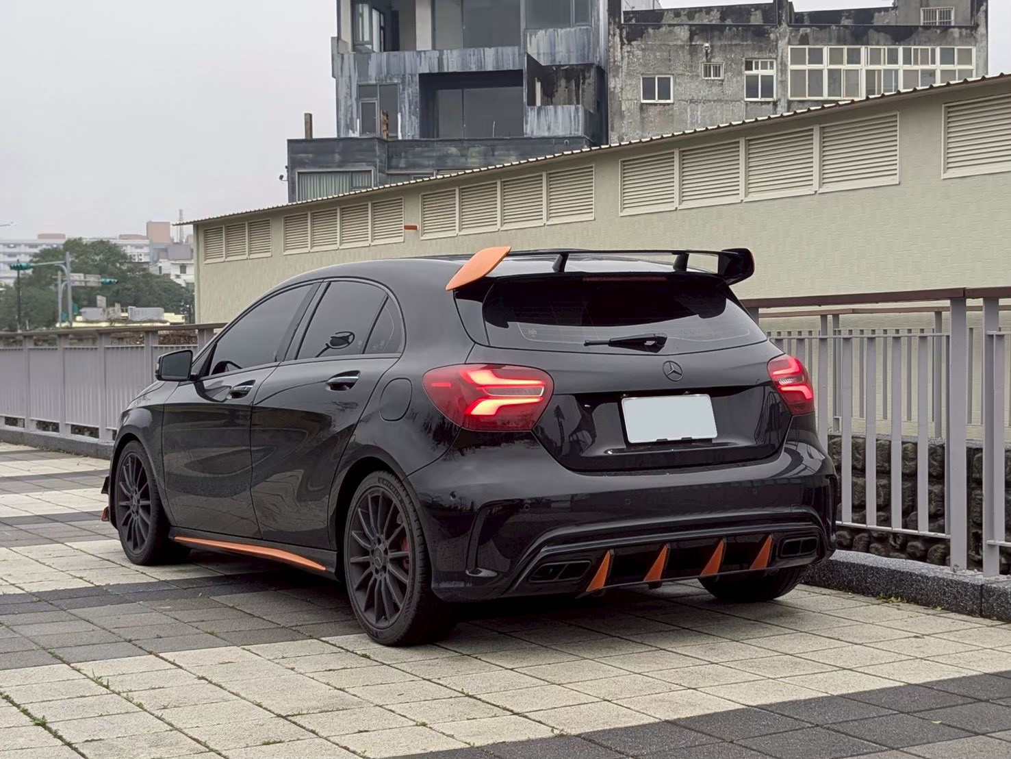 201516 A180 AMG 全景 HK音響 記憶座椅 自動停車 45樣式方向盤