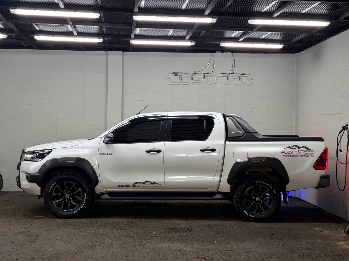 2023 Toyota Hilux 2.8 戰術白