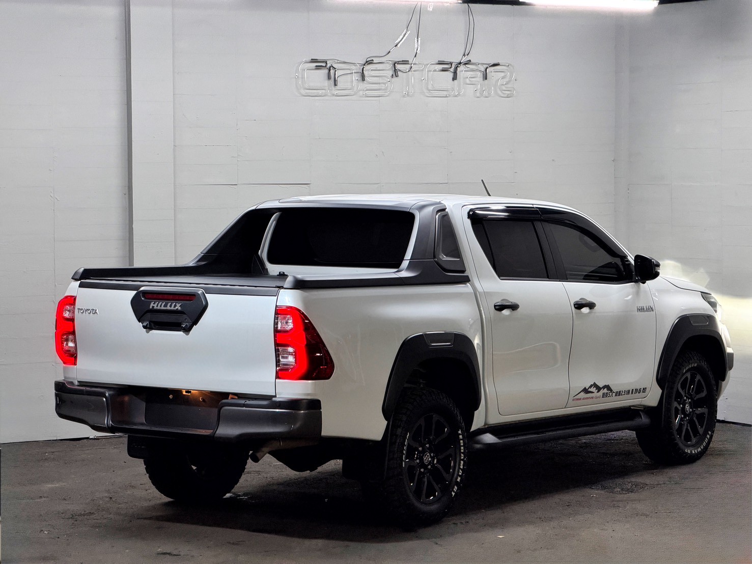 2023 Toyota Hilux 2.8 戰術白