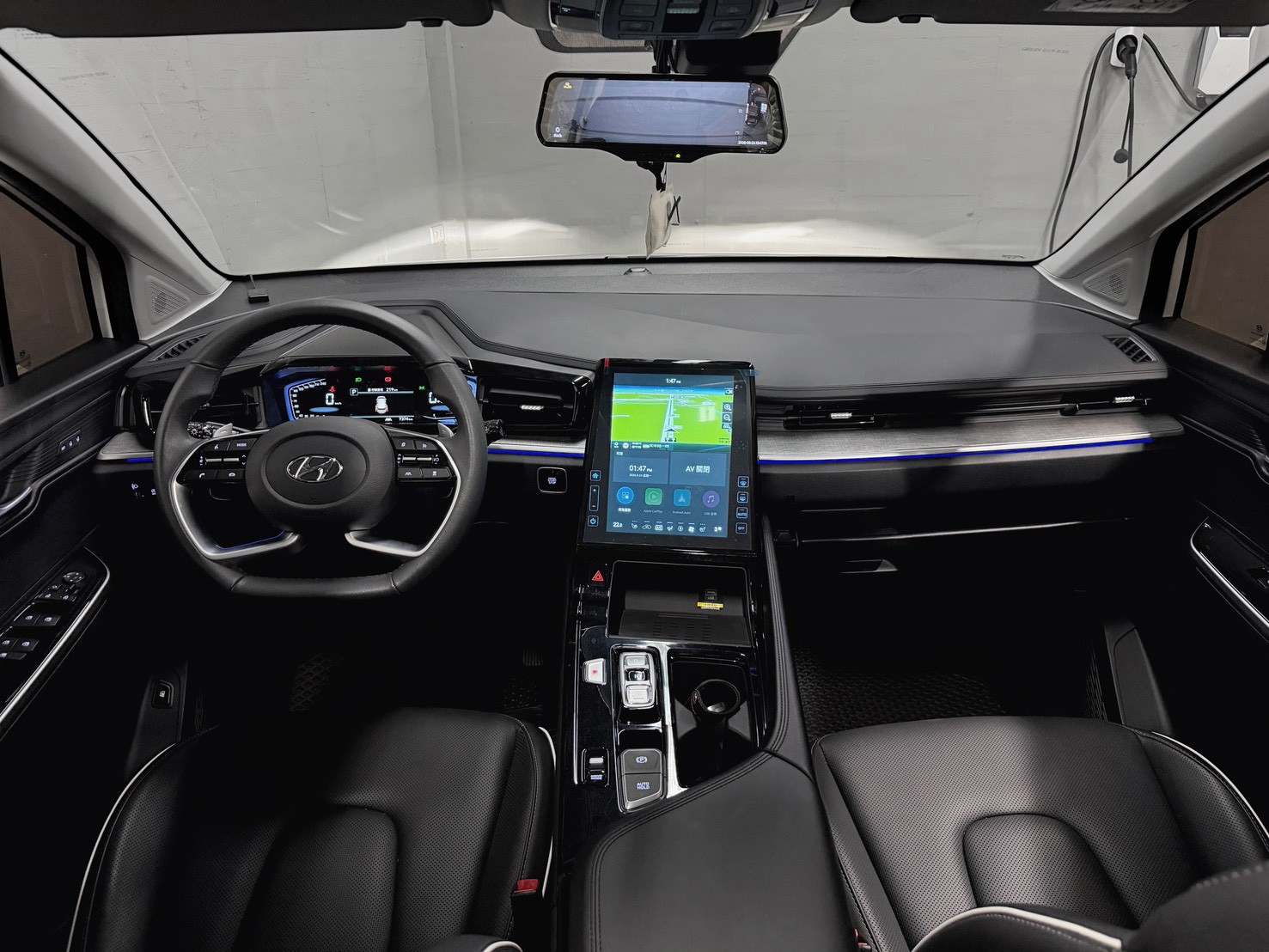 2025 Hyundai Custin GLT-B 鑽石白