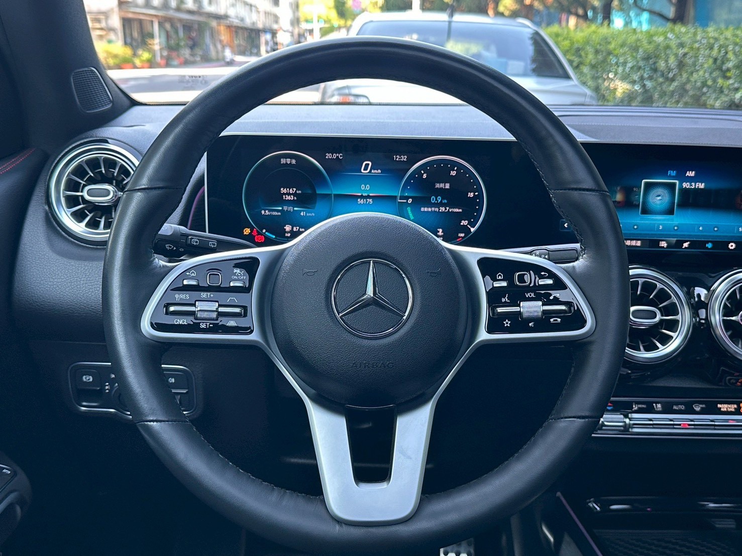 2021 M-Benz GLB 250 AMG 4MATIC 數位白