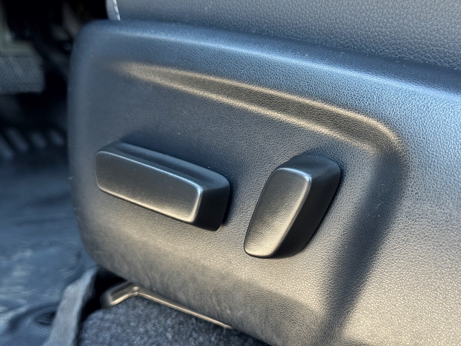 2023 Toyota Hilux 2.8 戰術白