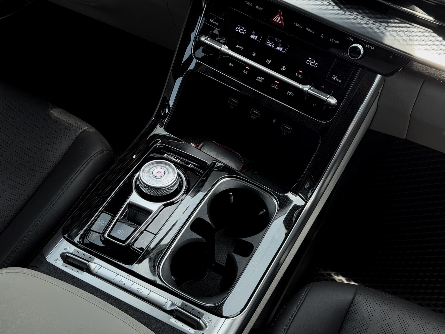 2022 Kia Carnival 尊貴8人座 極光白