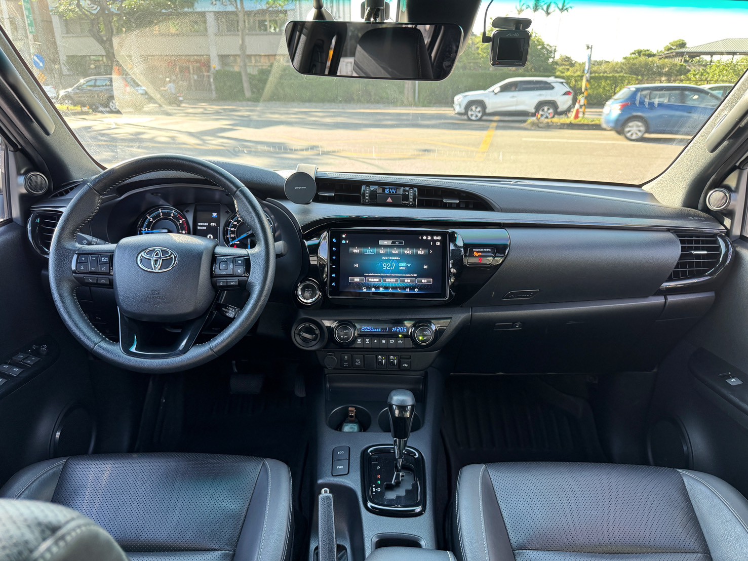 2023 Toyota Hilux 2.8 戰術白