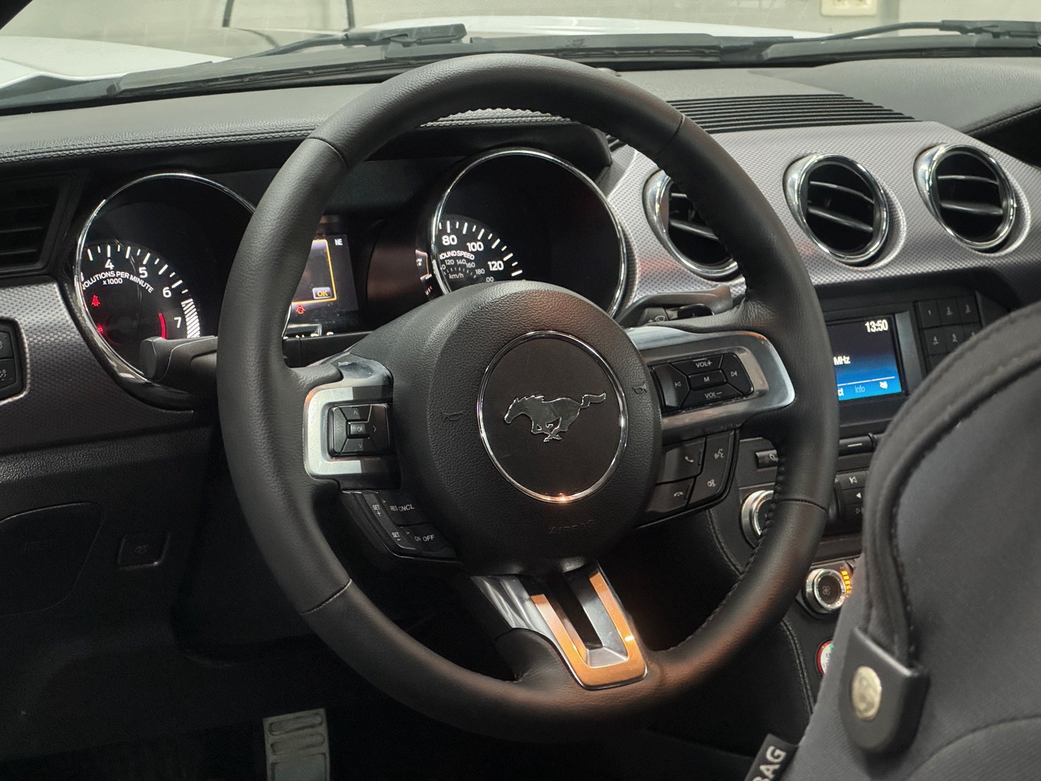 2016 Ford Mustang 2.3 EcoBoost 極地白