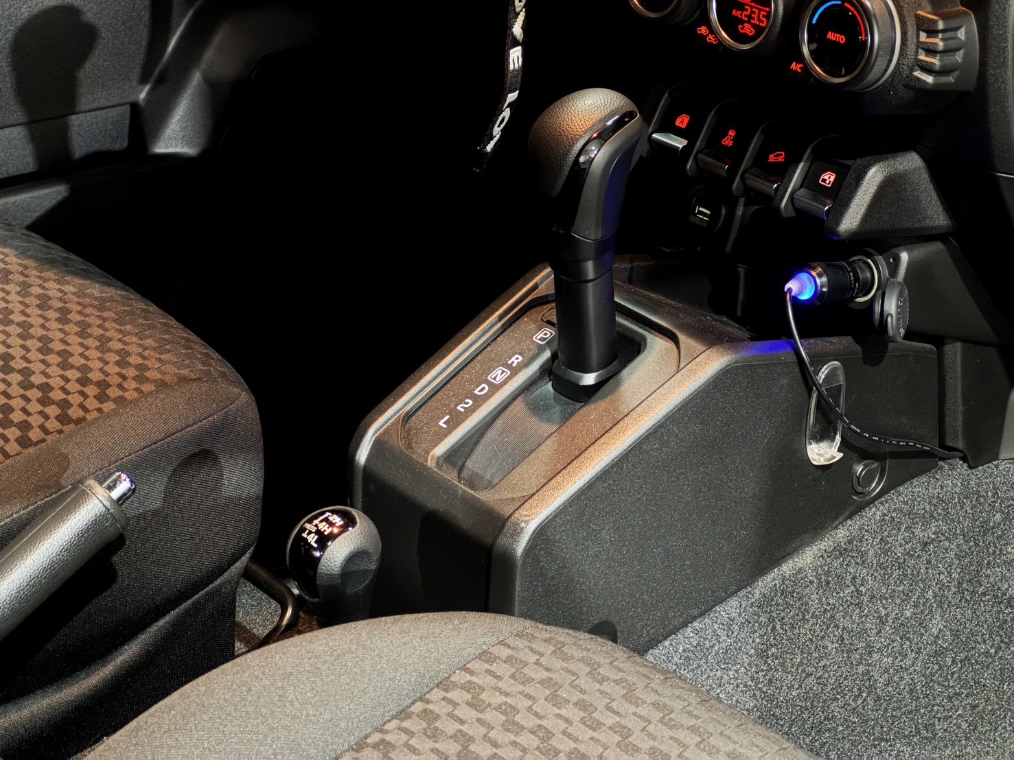 2021 Suzuki Jimny 1.5 GLX 戰術綠
