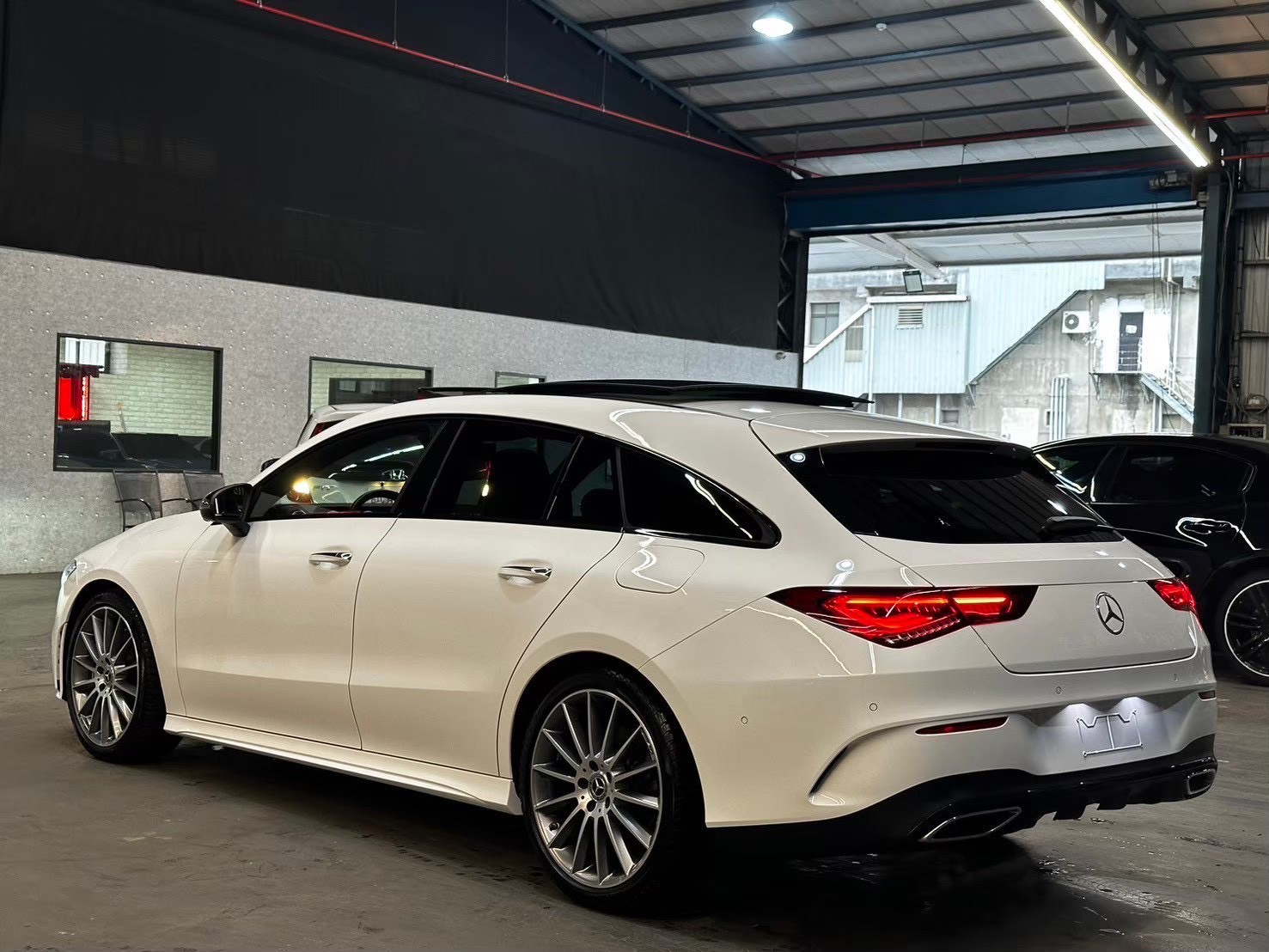 2021 M-Benz CLA Shooting Brake CLA250 極地白