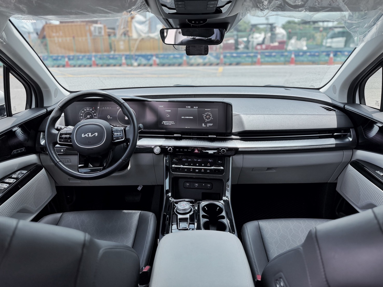 2022 Kia Carnival 尊貴8人座 極光白