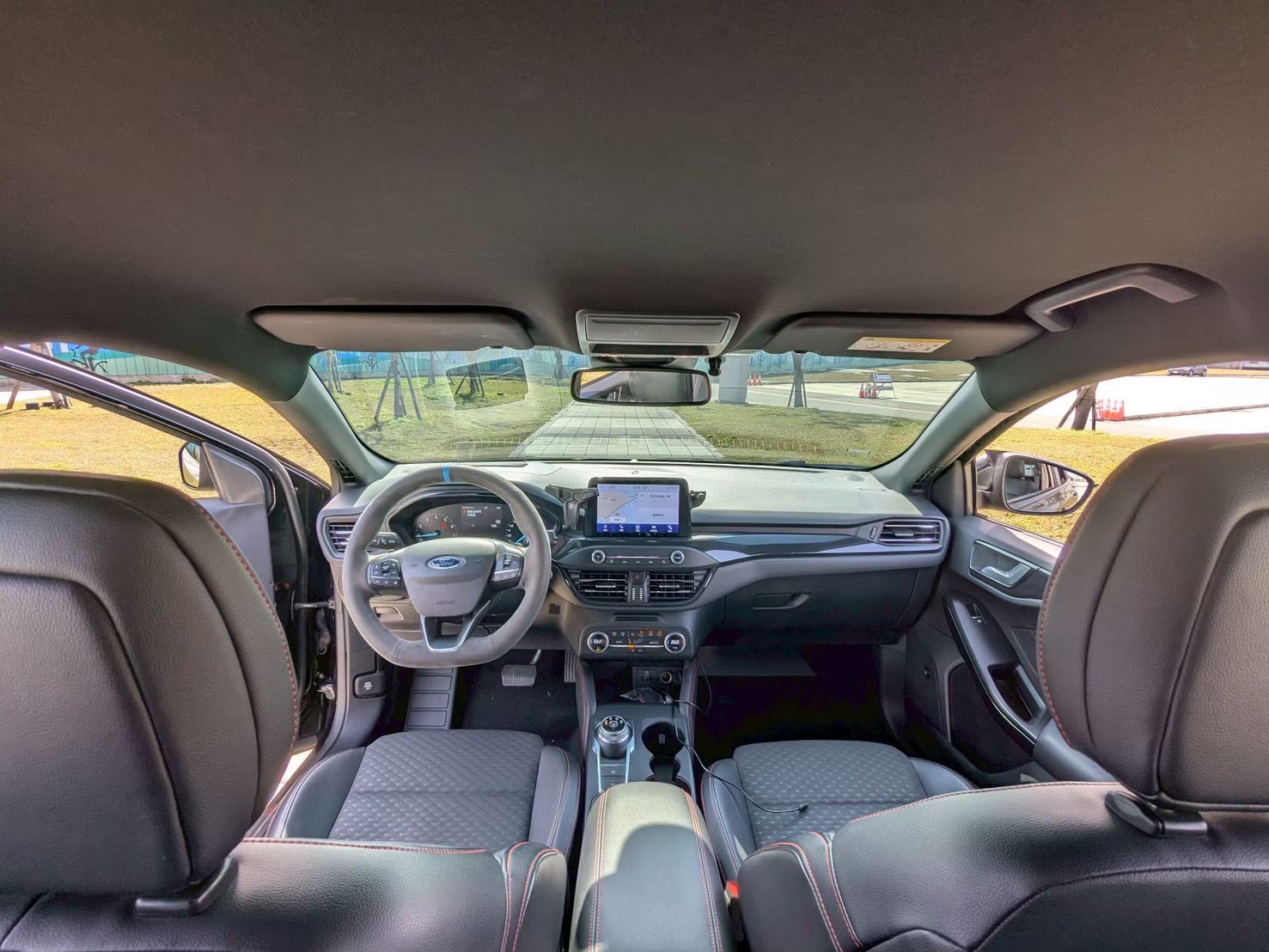 2021 focus st-line lommel版