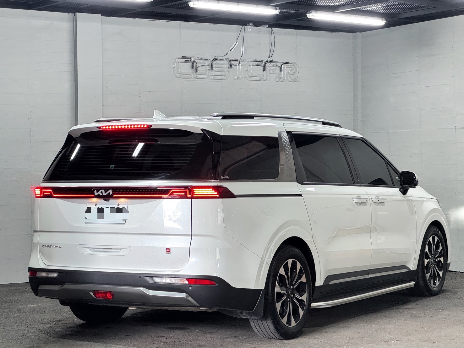 2022 Kia Carnival 尊貴8人座 極光白