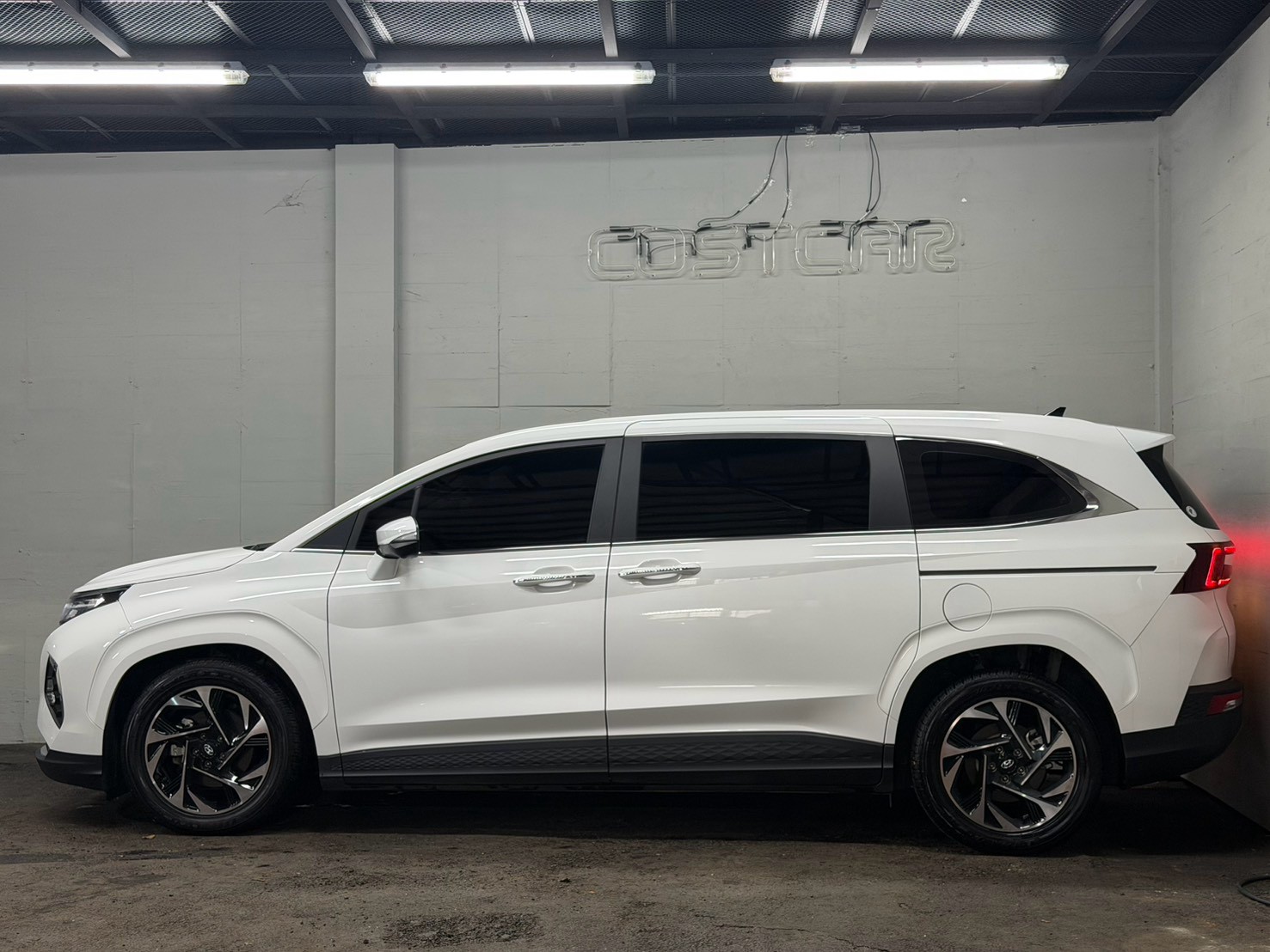 2025 Hyundai Custin GLT-B 鑽石白