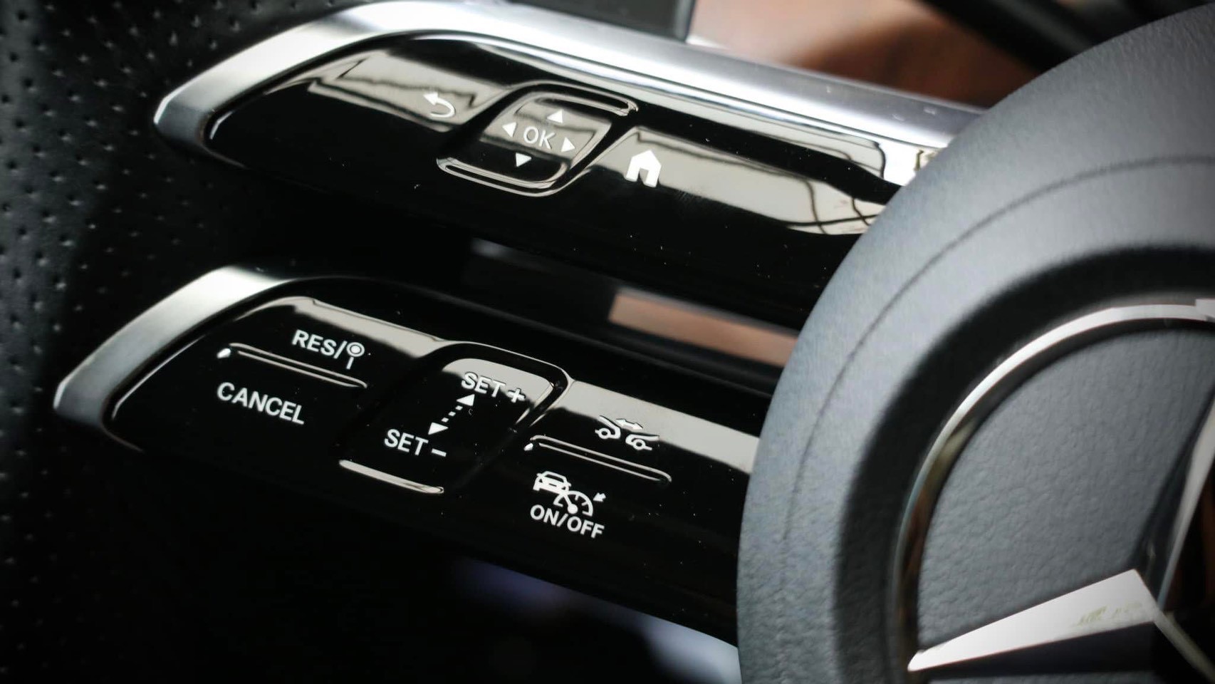 2022 M-Benz C-Class Sedan C300 曜石黑