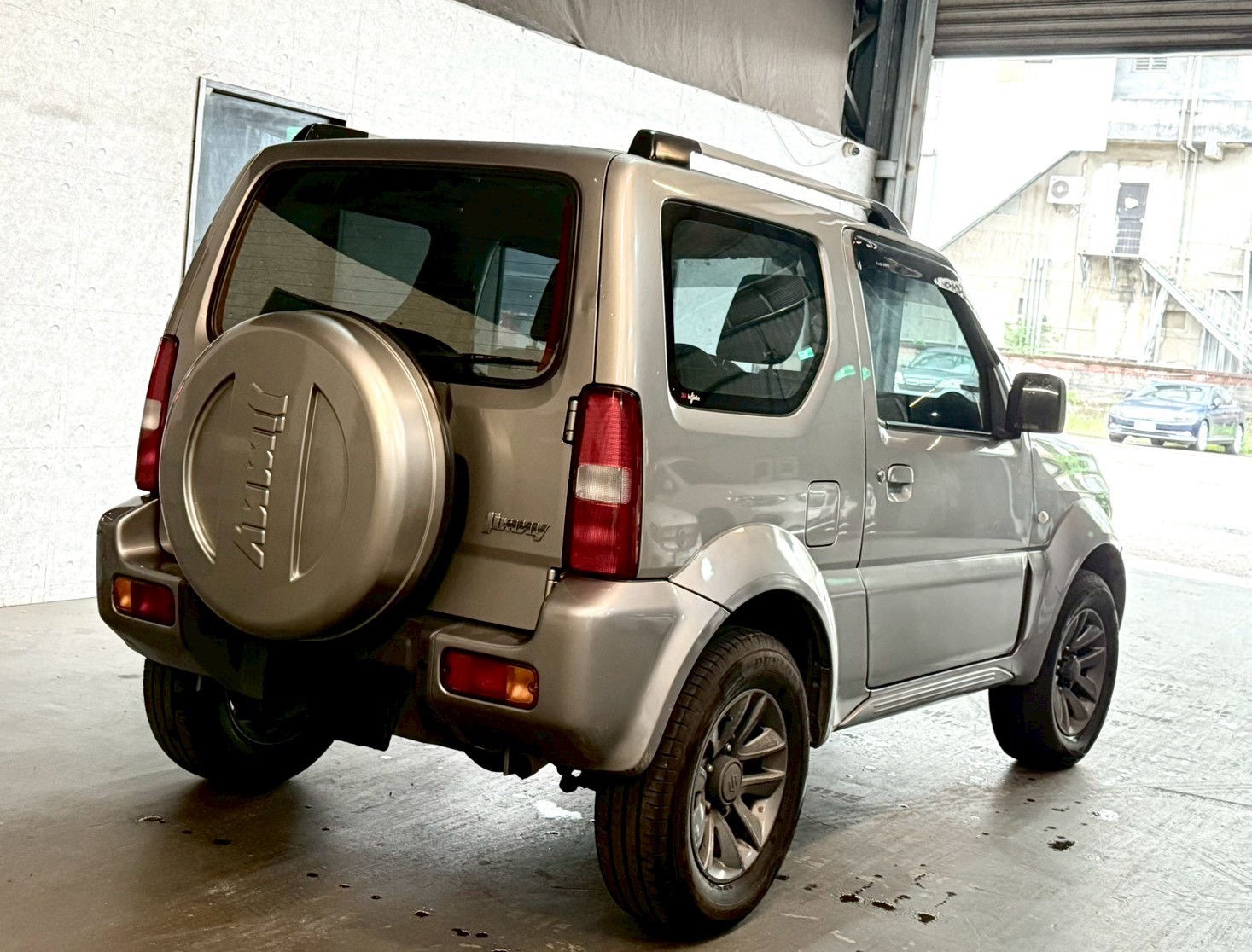 2015 Suzuki Jimny 1.3 大地灰
