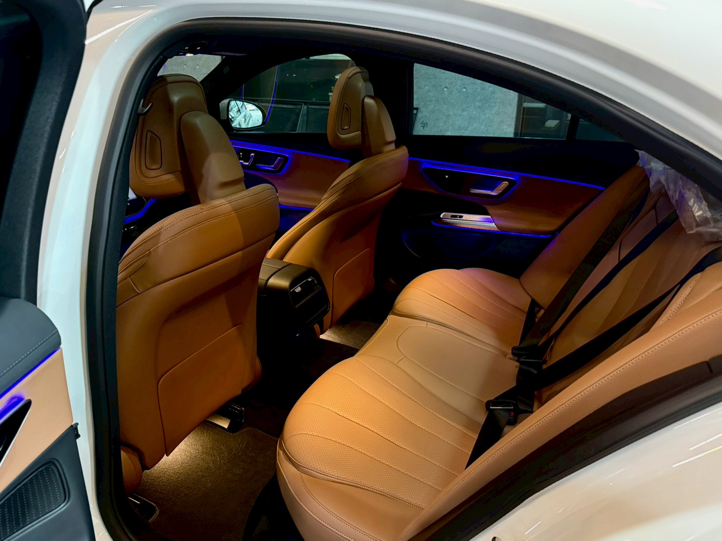 2025 M-Benz E-Class Sedan E200 Luxury 極地白