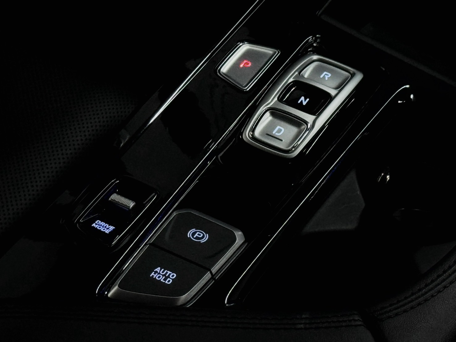 2025 Hyundai Custin GLT-B 鑽石白
