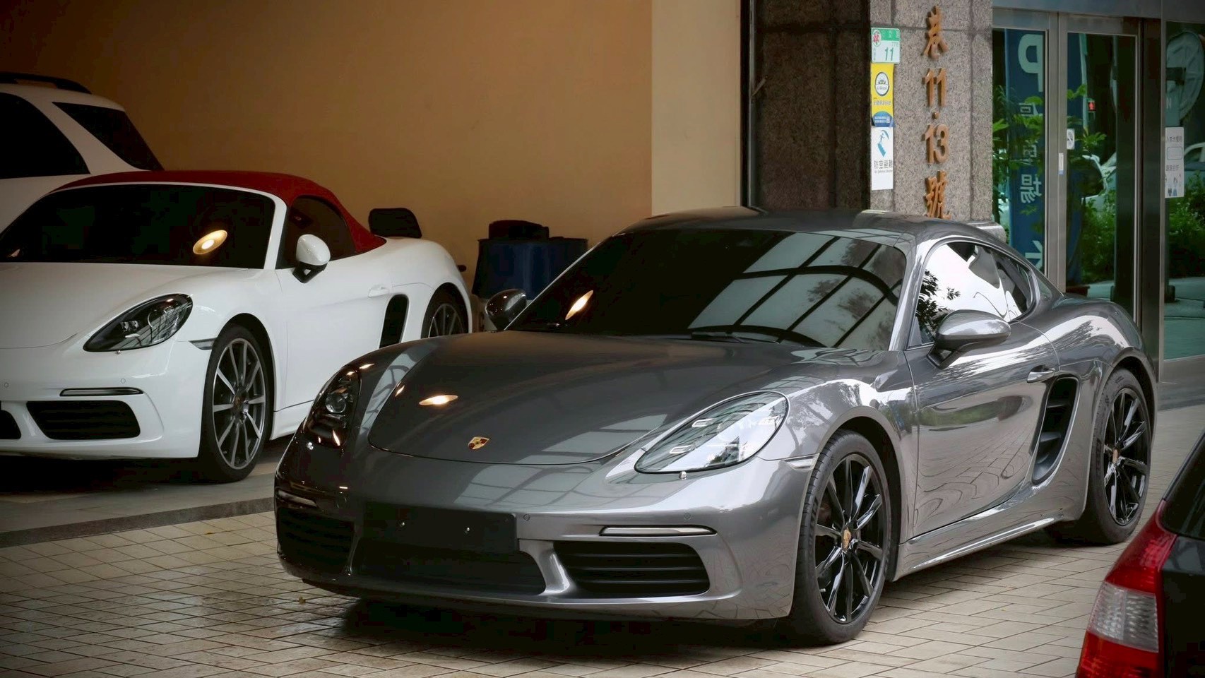 2019 Porsche Cayman 2.0 瑪瑙灰