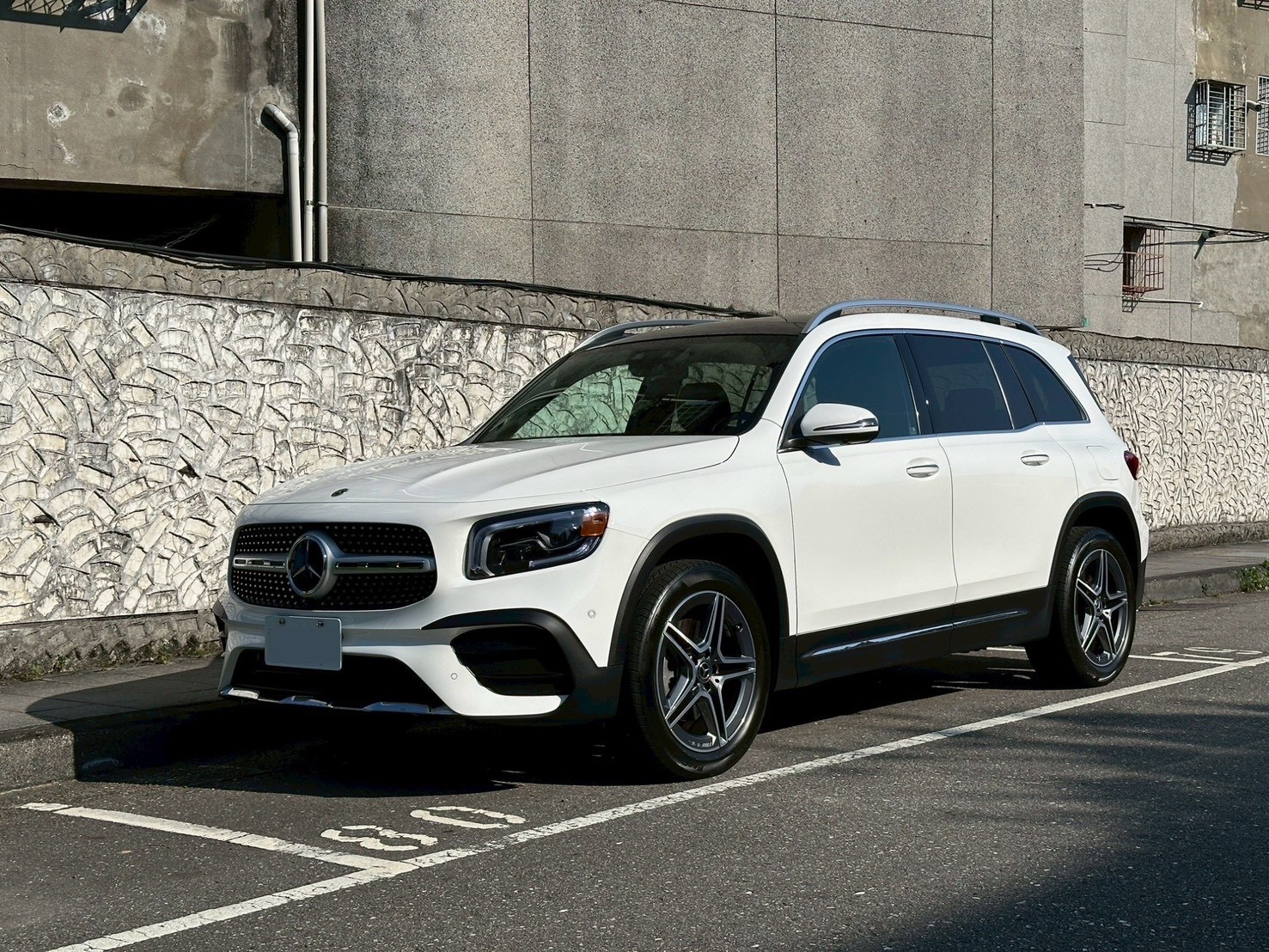 2021 M-Benz GLB 250 AMG 4MATIC 數位白