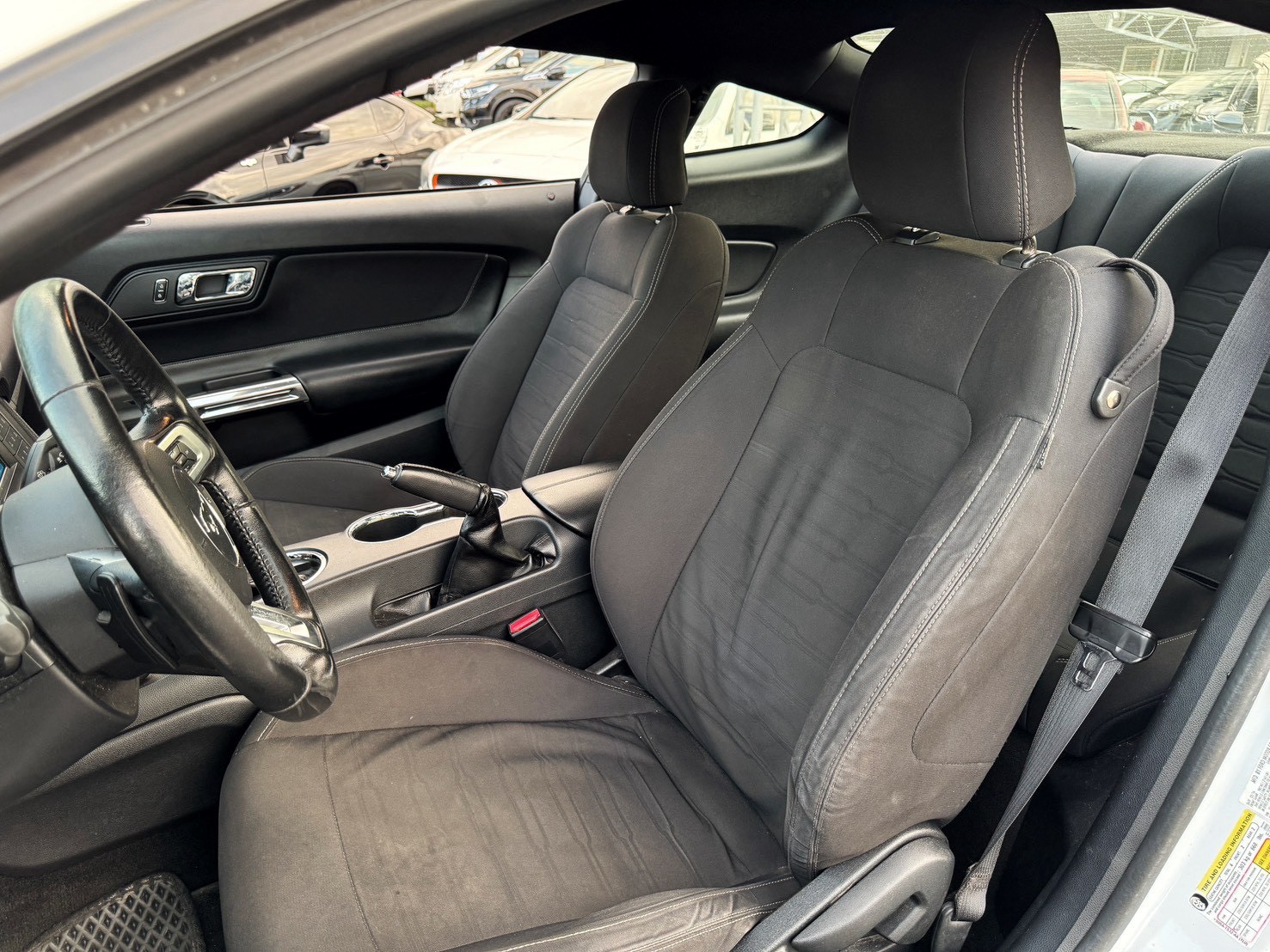 2016 Ford Mustang 2.3 EcoBoost 極地白