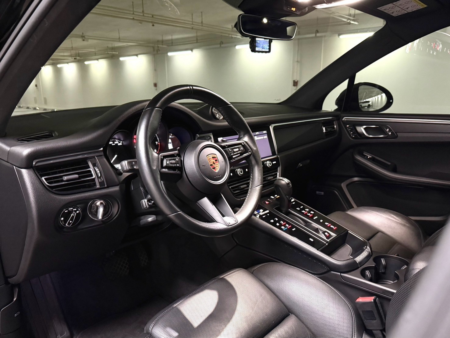 2022 Porsche Macan 2.0T 尊爵藍黑
