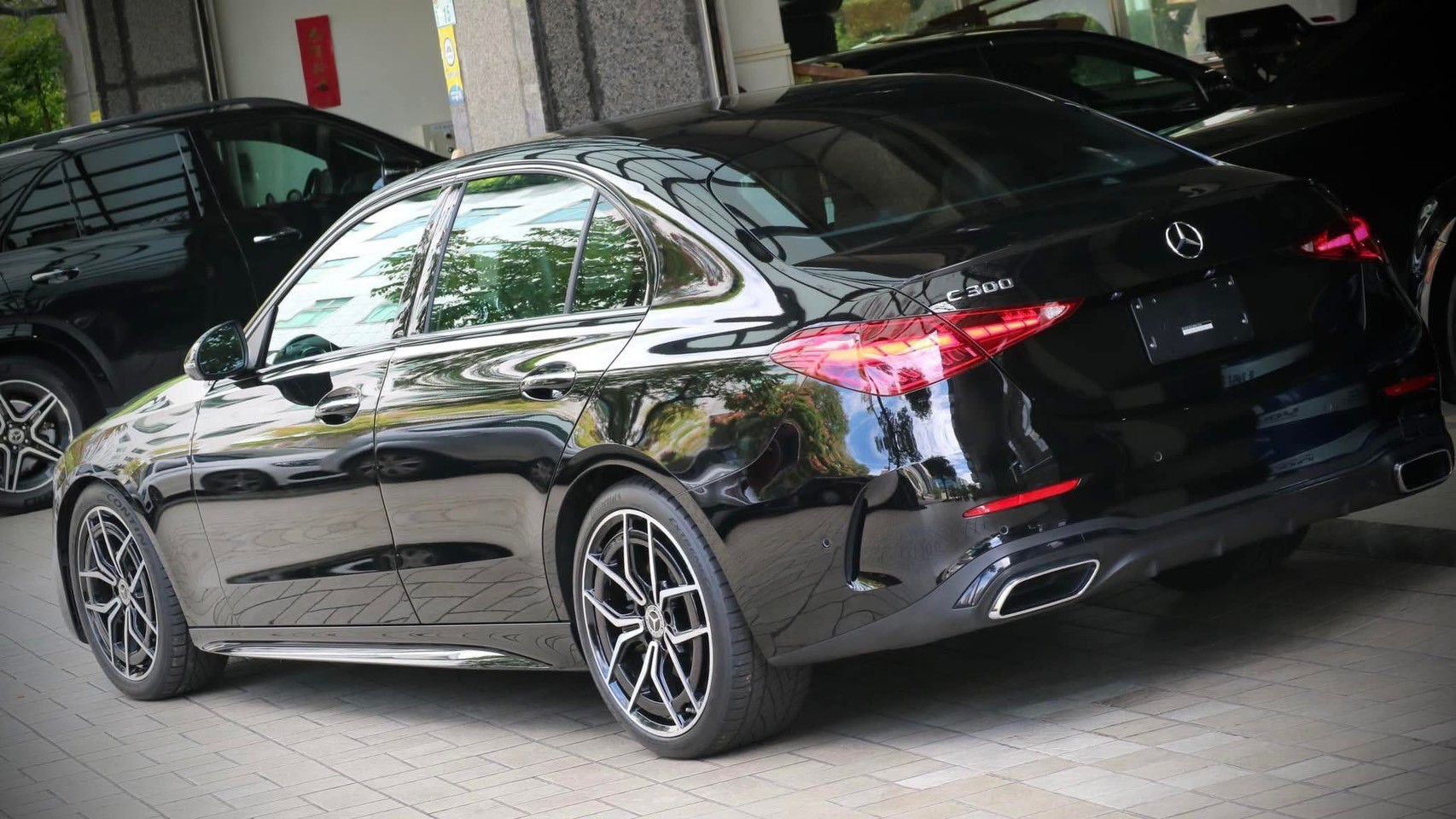 2022 M-Benz C-Class Sedan C300 曜石黑