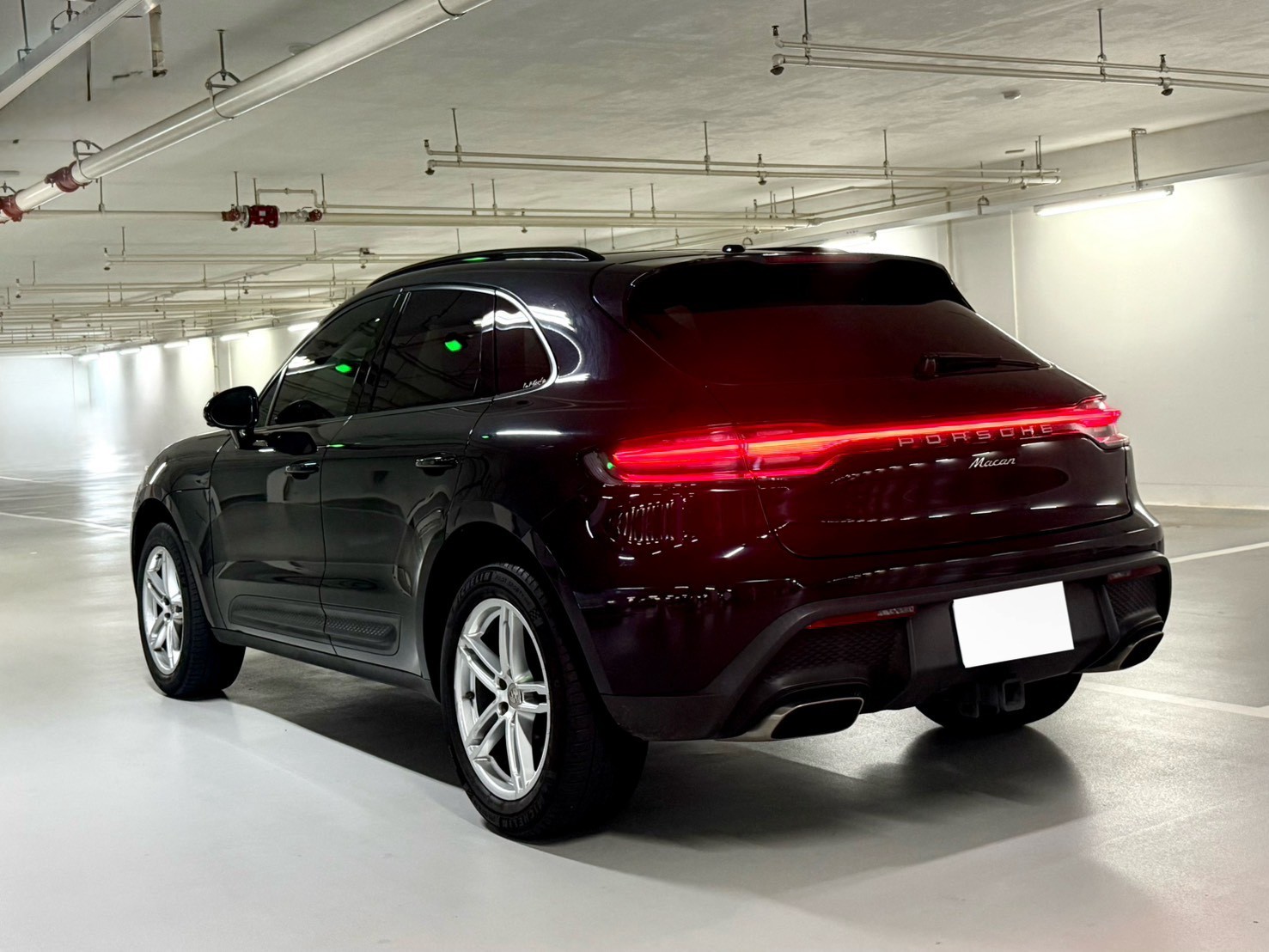 2022 Porsche Macan 2.0T 尊爵藍黑