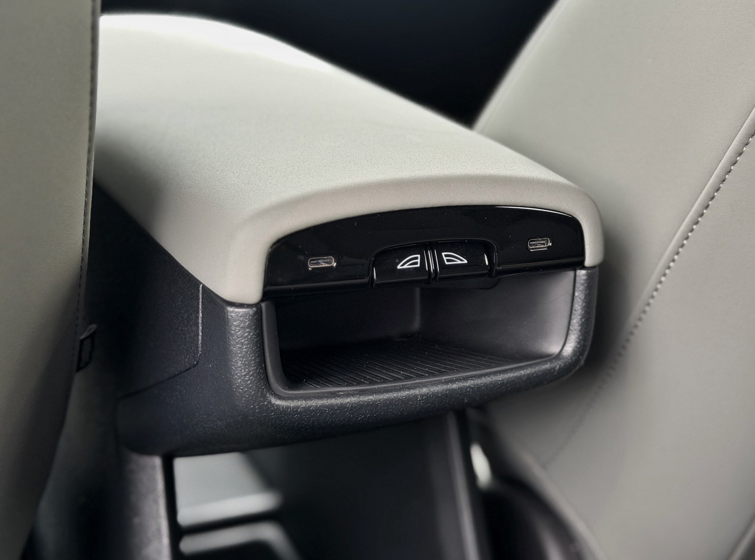 2026 Volvo EX30 Plus Single Motor 水泥灰
