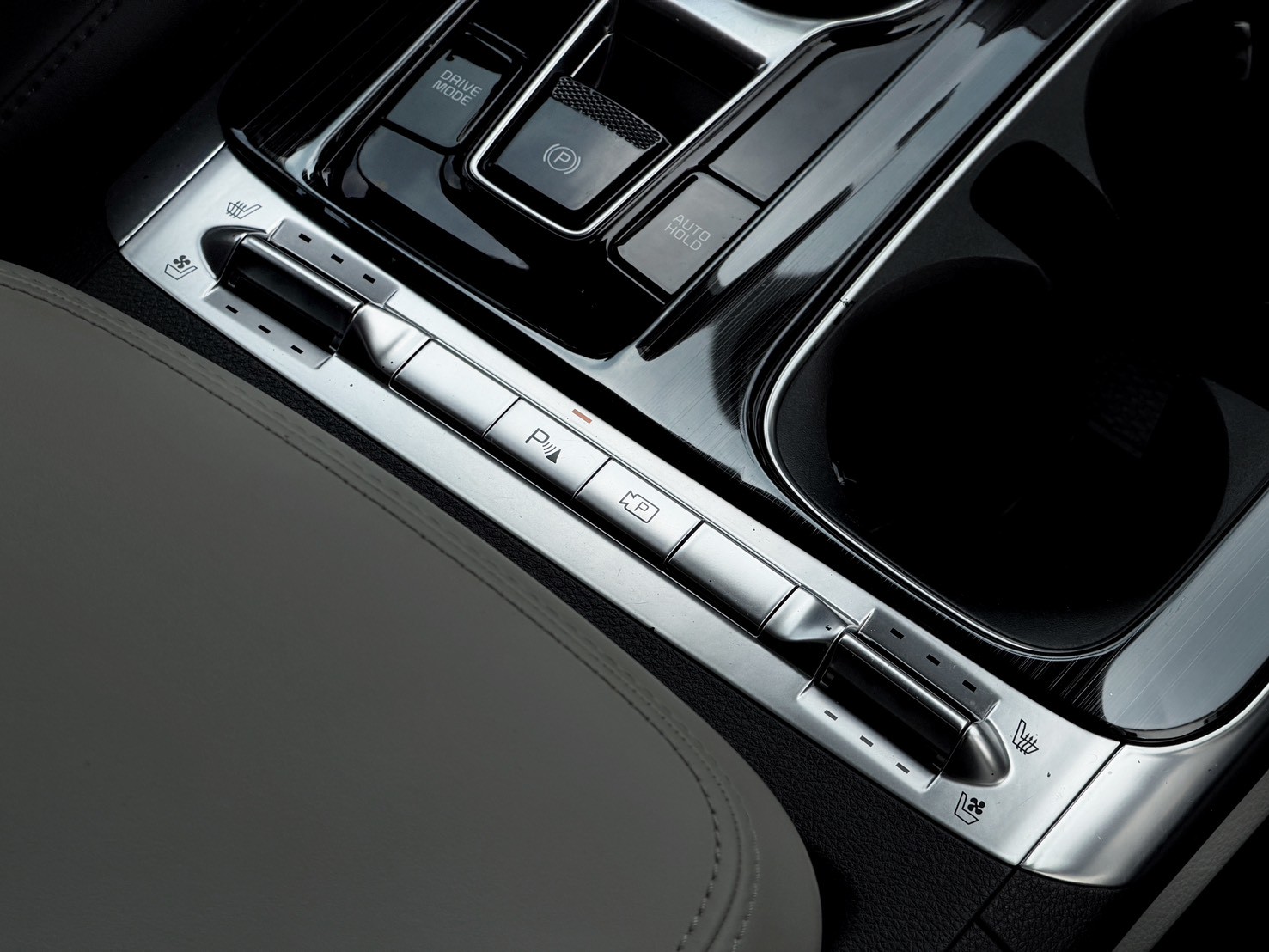 2022 Kia Carnival 尊貴8人座 極光白
