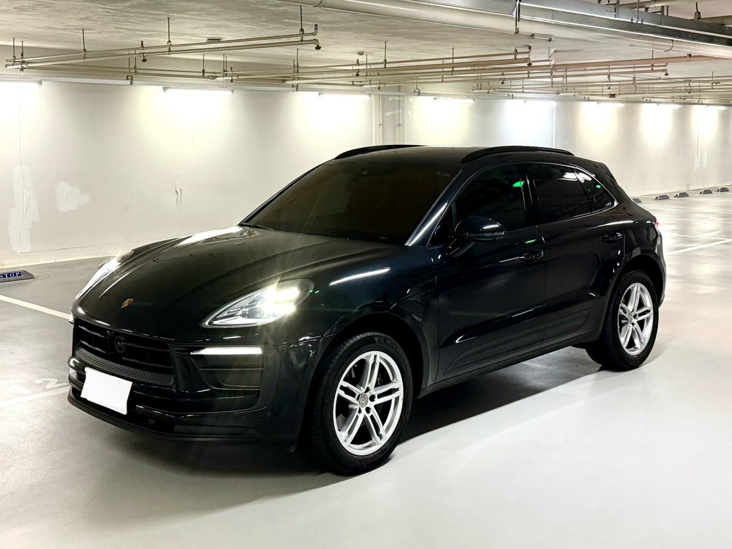 2022 Porsche Macan 2.0T 尊爵藍黑