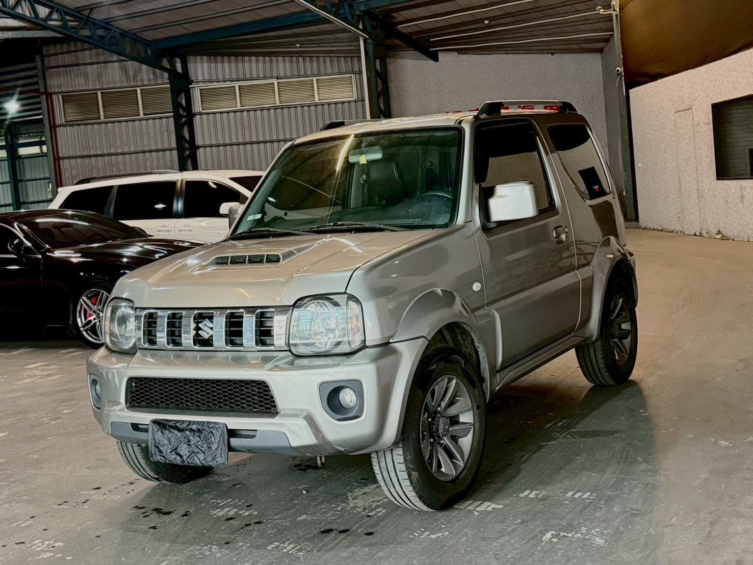 2015 Suzuki Jimny 1.3 大地灰