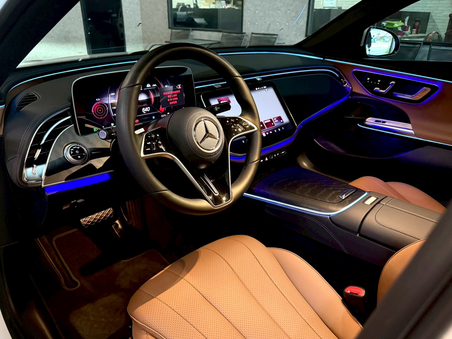 2025 M-Benz E-Class Sedan E200 Luxury 極地白