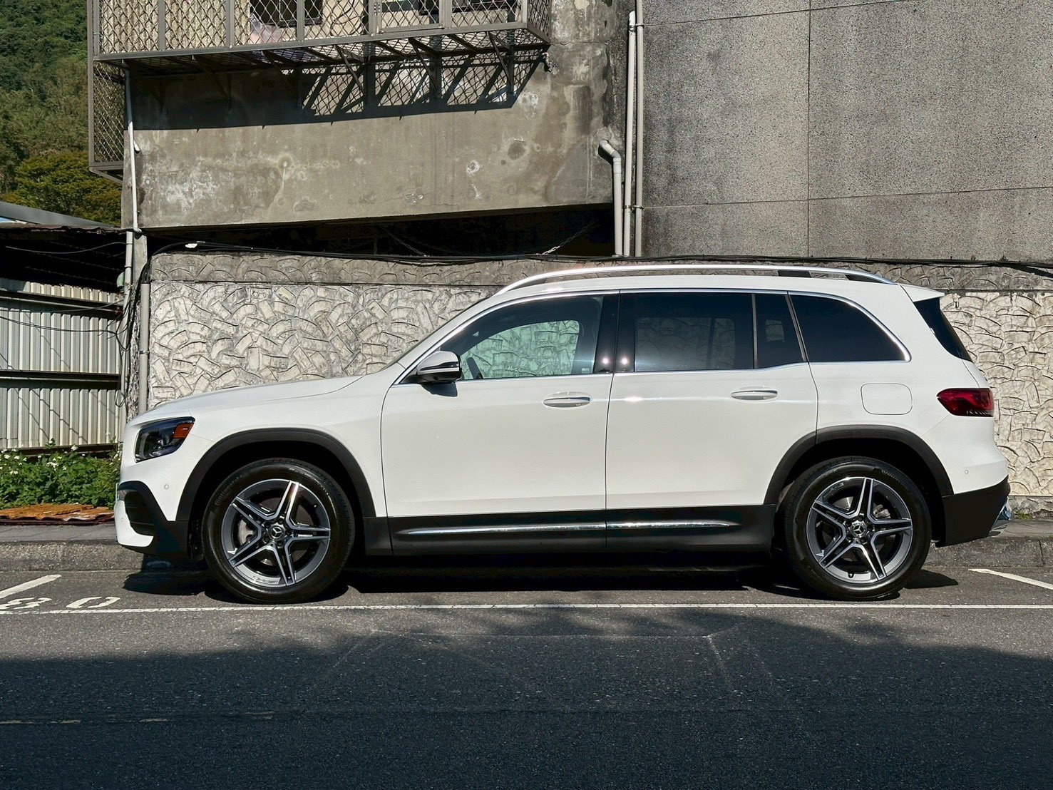 2021 M-Benz GLB 250 AMG 4MATIC 數位白