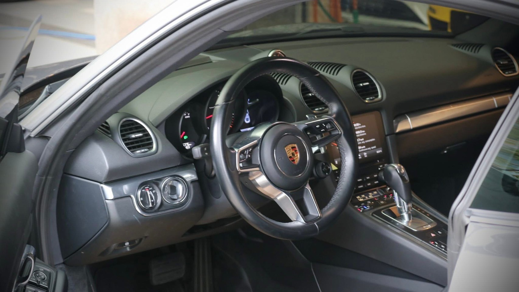 2019 Porsche Cayman 2.0 瑪瑙灰