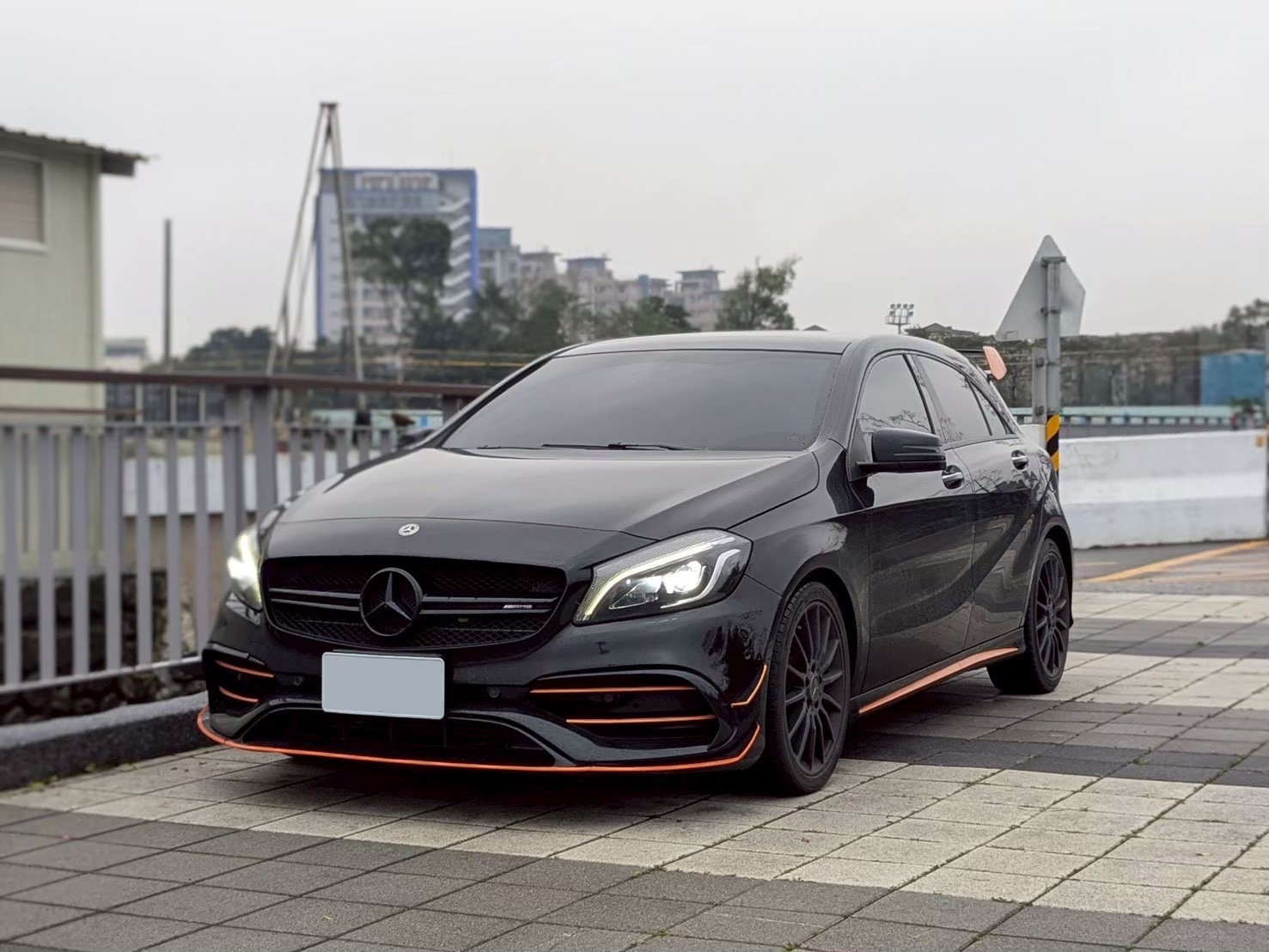 201516 A180 AMG 全景 HK音響 記憶座椅 自動停車 45樣式方向盤