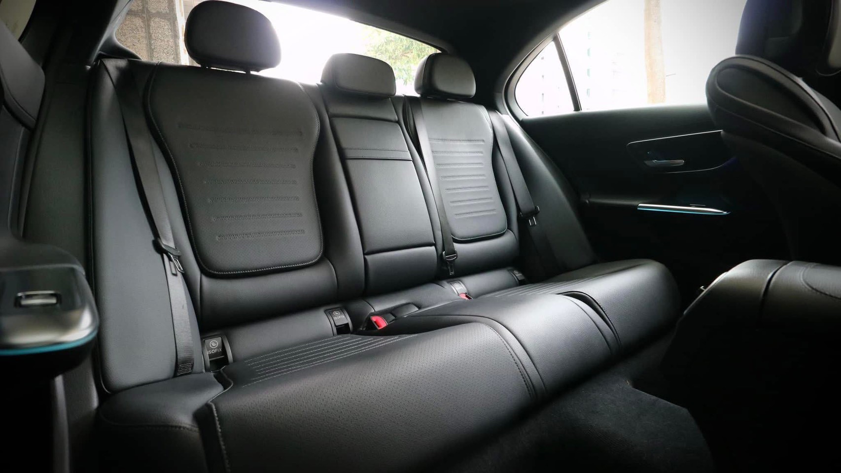 2022 M-Benz C-Class Sedan C300 曜石黑