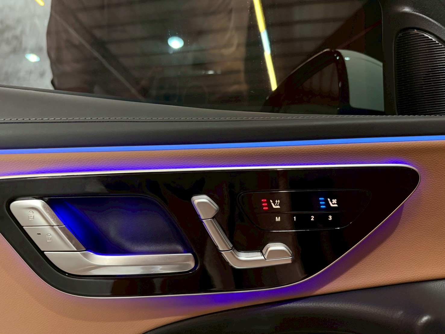 2025 M-Benz E-Class Sedan E200 Luxury 極地白