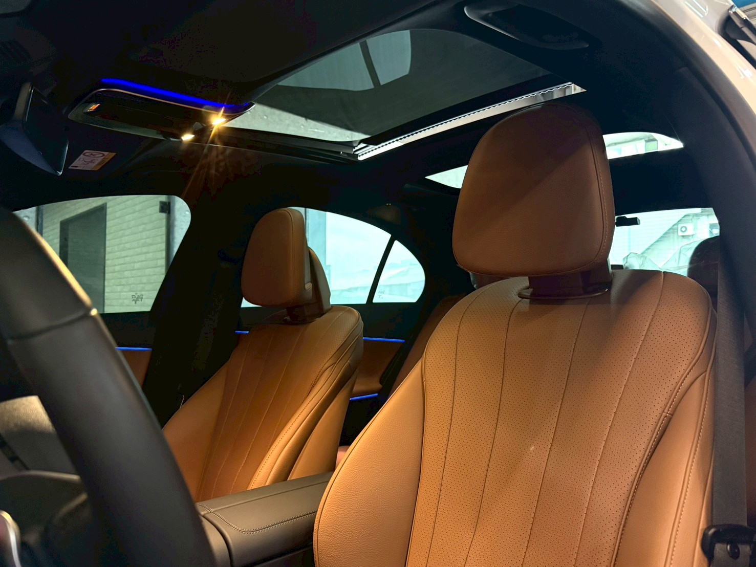 2025 M-Benz E-Class Sedan E200 Luxury 極地白