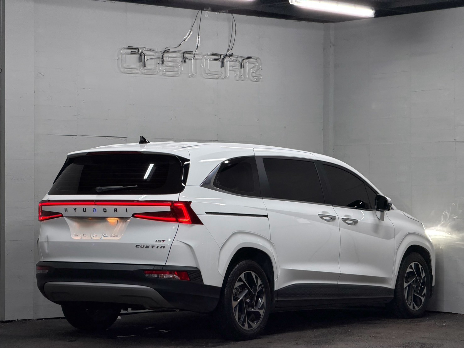 2025 Hyundai Custin GLT-B 鑽石白