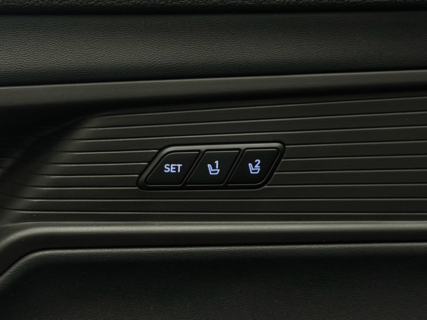 2025 Hyundai Custin GLT-B 鑽石白