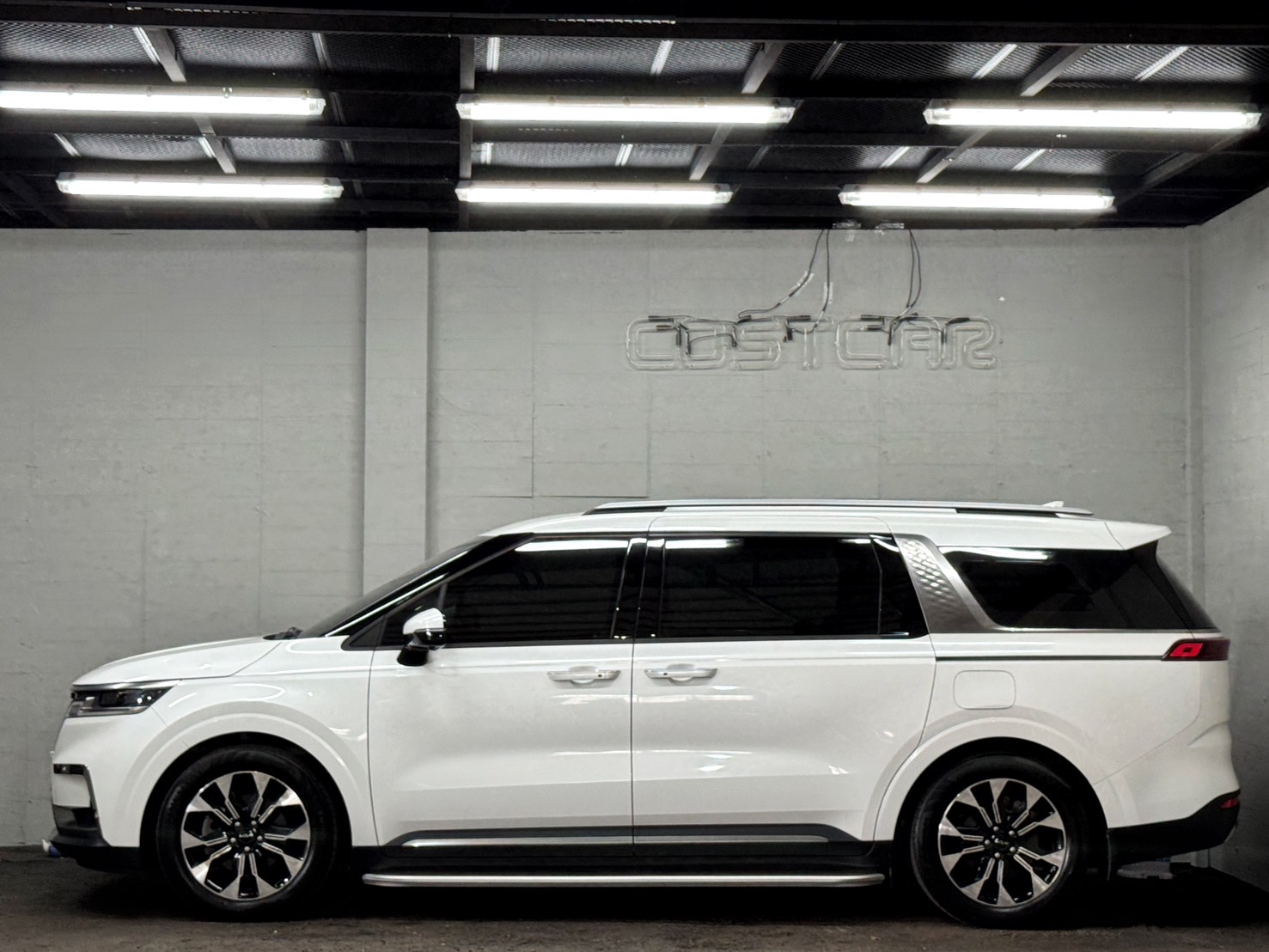2022 Kia Carnival 尊貴8人座 極光白
