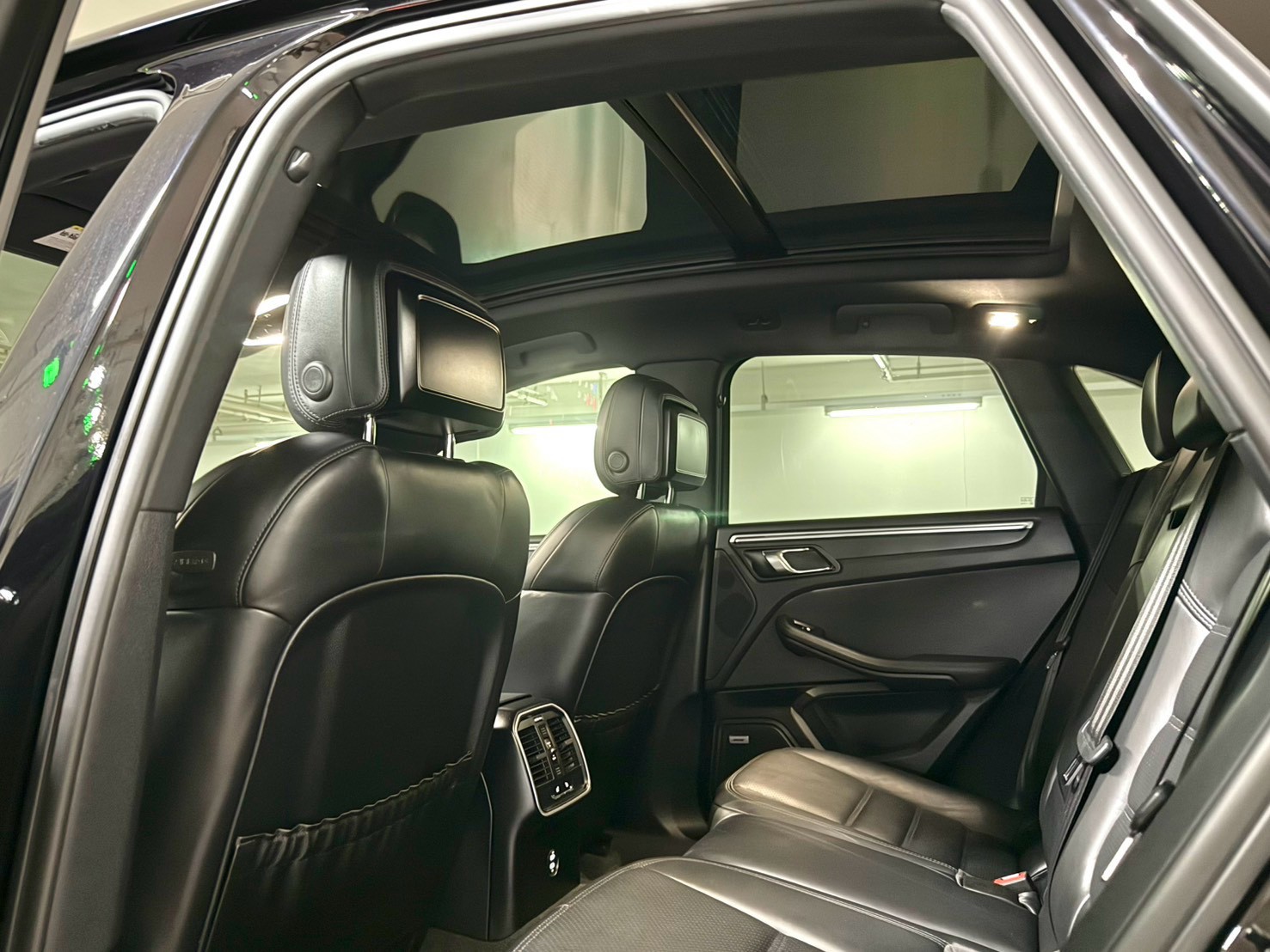 2022 Porsche Macan 2.0T 尊爵藍黑