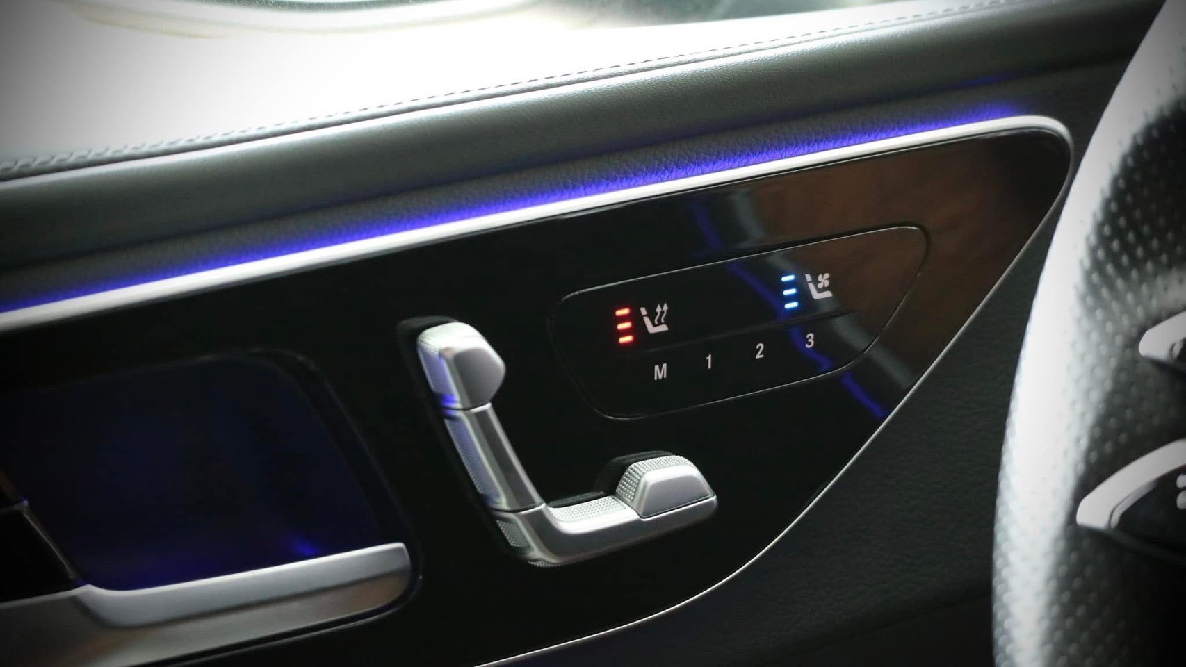 2022 M-Benz C-Class Sedan C300 曜石黑