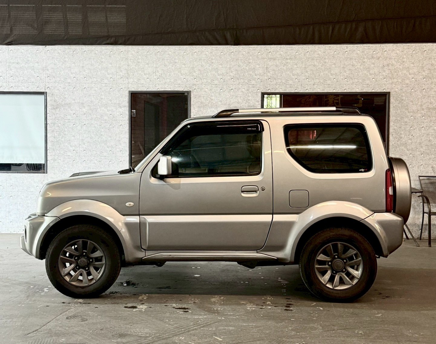 2015 Suzuki Jimny 1.3 大地灰