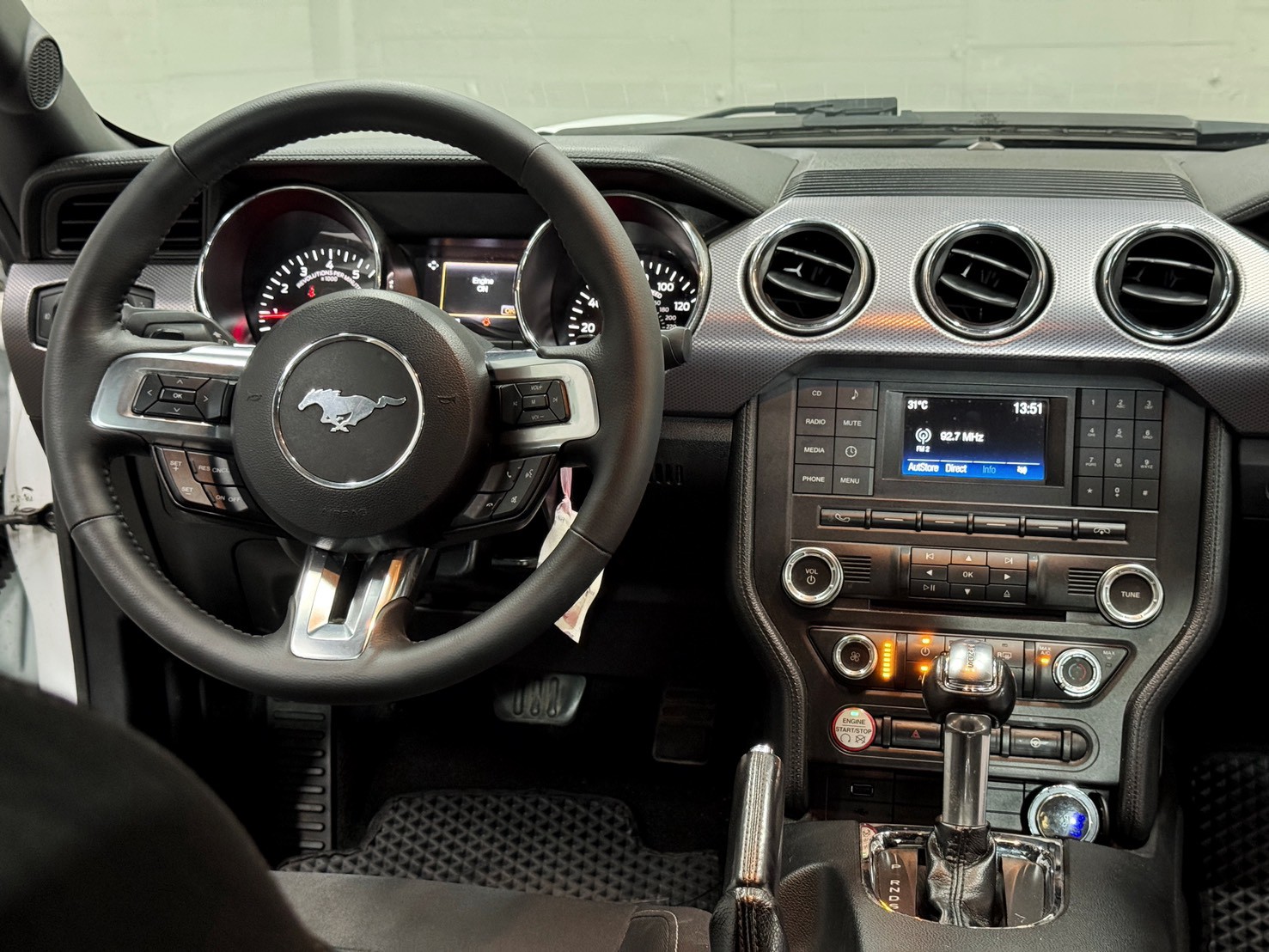2016 Ford Mustang 2.3 EcoBoost 極地白