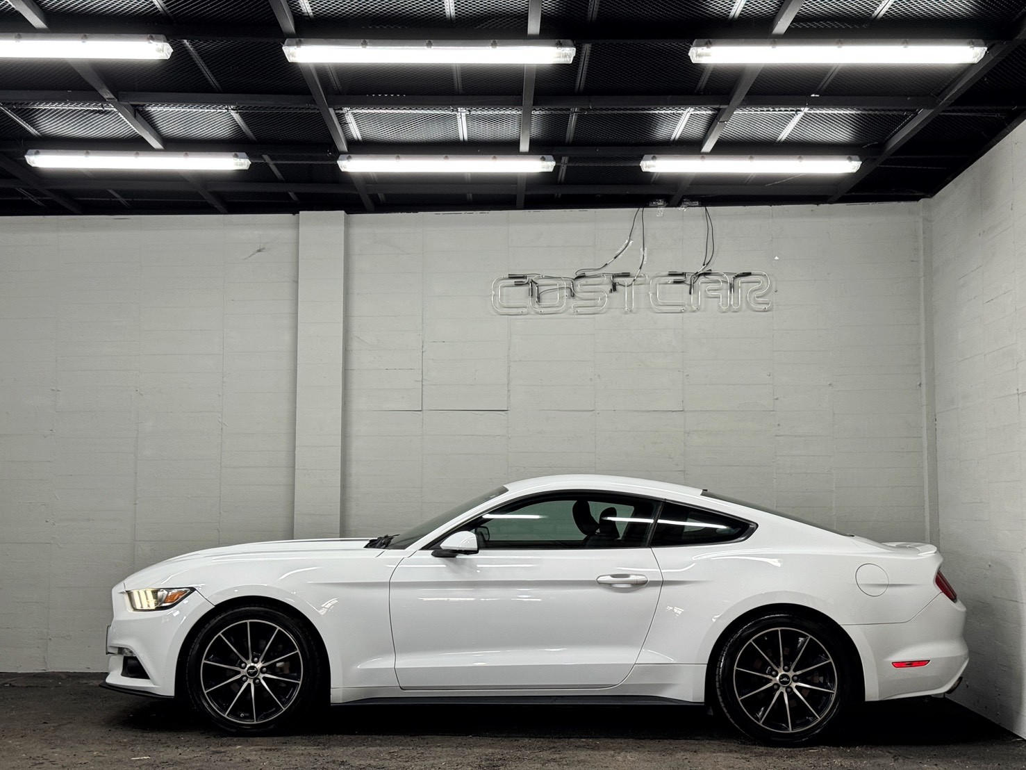 2016 Ford Mustang 2.3 EcoBoost 極地白